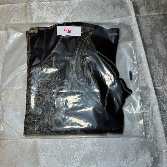 Elegant Brown and Cream Short Sleeve Tee - Picture 5 of 5